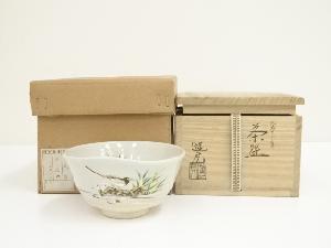 遊虎造　色絵セキレイ文様茶碗（共箱）